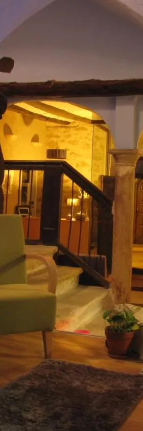 马塔兰亚之门酒店，位于巴尔洪克拉的酒店