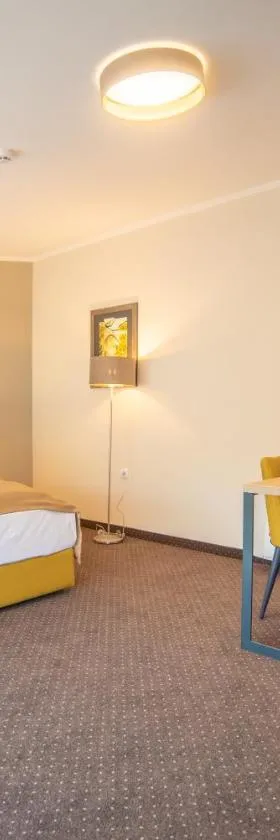 Hotel Soni Lux，位于图兹拉的酒店