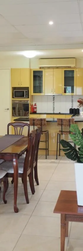 Accommodation on Westlake Mount Ommaney，位于Mount Ommaney的酒店