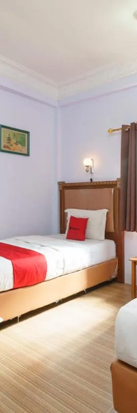 RedDoorz at Sedayu 1 Parapat，位于巴拉巴特的酒店