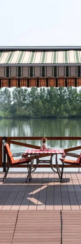 Hotel Bíbic és Tüskevár Étterem és Horgásztó，位于尼赖吉哈佐的酒店