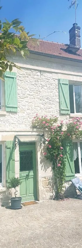 Wisteria Cottage，位于Fleurines的酒店
