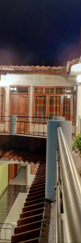 SHANTI SHANTI Hotel & Restaurante，位于圣佩德罗拉拉古纳的酒店