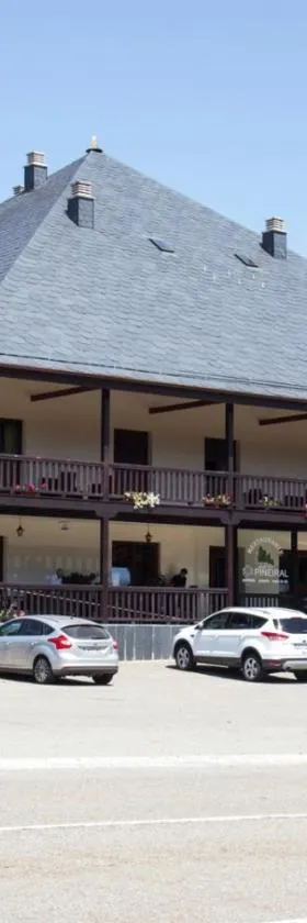 Albergue Piñeiral Fonsagrada，位于阿丰萨格拉达的酒店