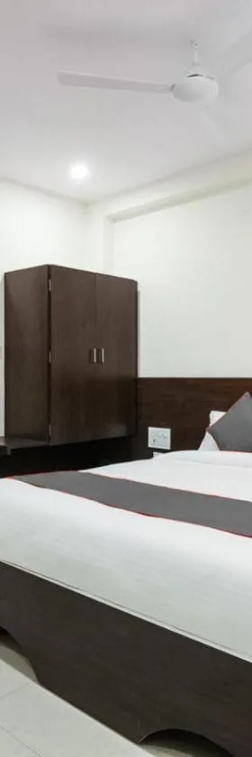 Sri Raghavendra Inn，位于维沙卡帕特南的酒店