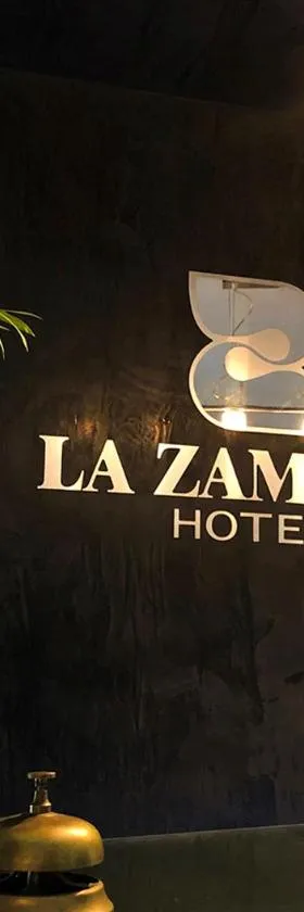 赞布拉酒店，位于曼查雷亚尔的酒店