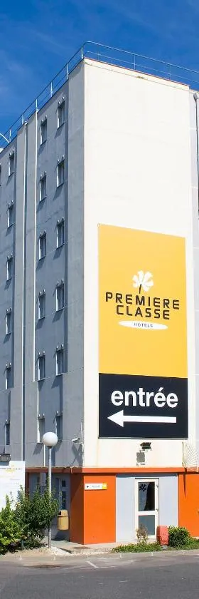 普瑞米尔布兰克梅尼经典酒店，位于勒布朗-梅尼尔的酒店