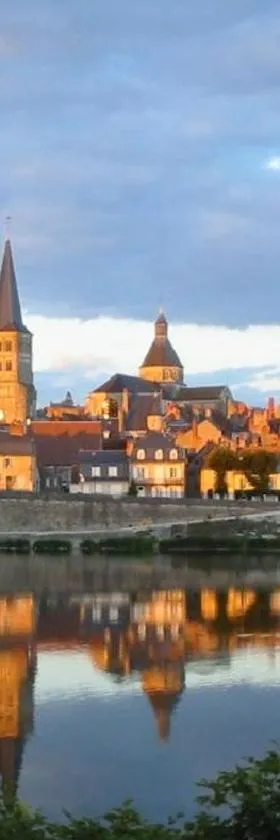 Maison de la Loire，位于拉沙里泰的酒店