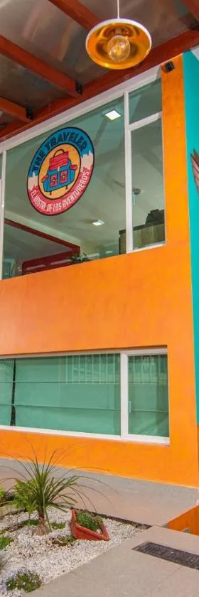 The Traveler Hostel，位于奥塔瓦洛的酒店