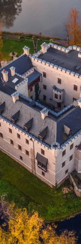 Zamek Karpniki Schloss Fischbach，位于鲁穆尼卡的酒店
