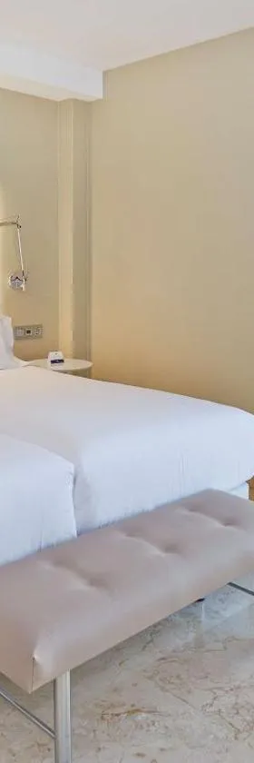 NH萨拉戈萨城市酒店，位于萨拉戈萨的酒店