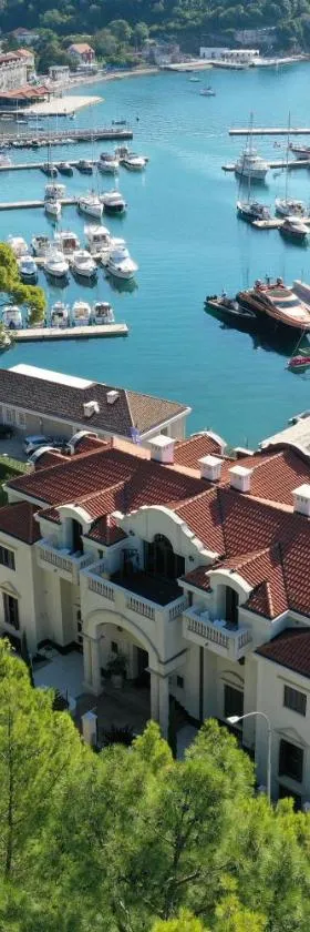 Boutique Hotel Kredo，位于赫尔采格诺维的酒店