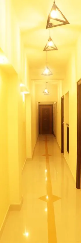 Grand Suites Srirangam，位于蒂鲁奇奇拉帕利的酒店