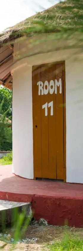 Tamba Kuruba Eco-lodge，位于Folonko的酒店