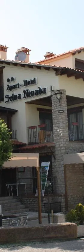 Apart-Hotel Selva Nevada，位于La Virgen de la Vega的酒店