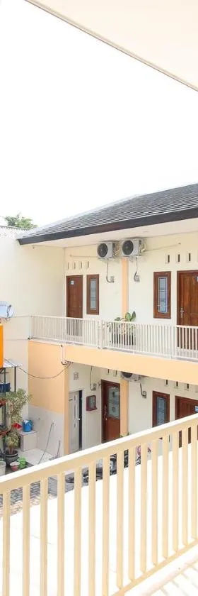 RedDoorz Syariah @ Pahlawan Sidoarjo，位于诗都阿佐的酒店