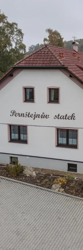 Pernštejnův statek，位于Dívčí Kopy的酒店