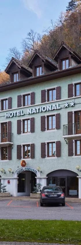 Cit'Hôtel Le National，位于克吕斯的酒店
