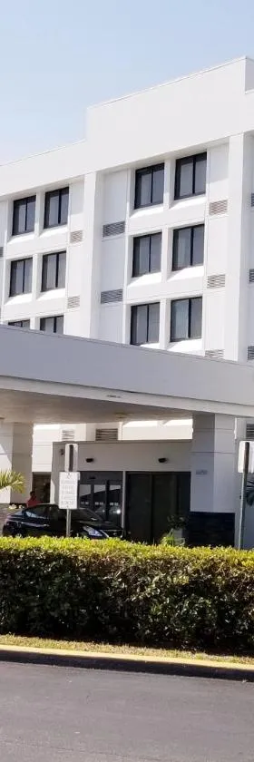 Holiday Inn Express Hotel & Suites Miami - Hialeah by IHG，位于海里亚市的酒店