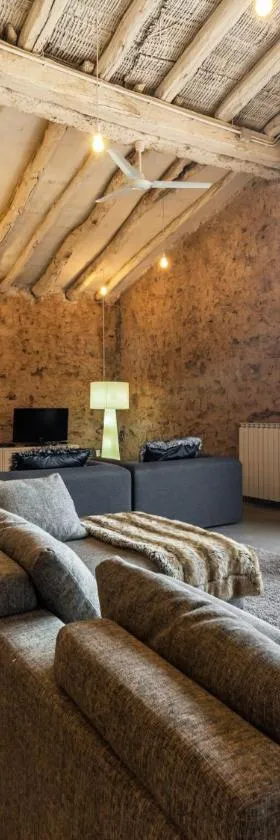 Cottage in Fraga with Garden and Fireplace，位于Torrente de Cinca的酒店