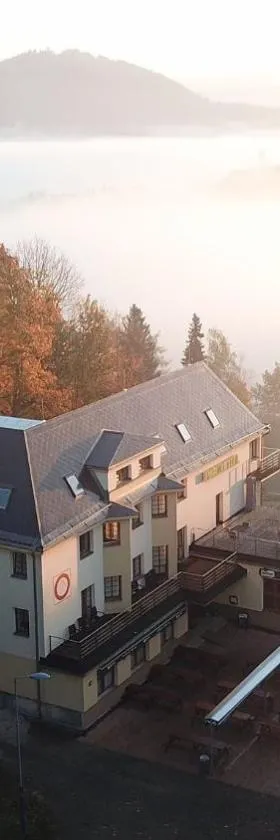 斯姆尔若夫卡公园酒店，位于Smržovka的酒店
