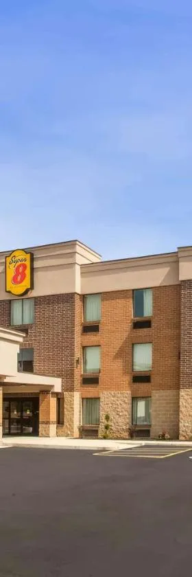 Super 8 by Wyndham St. Louis North，位于圣路易斯的酒店