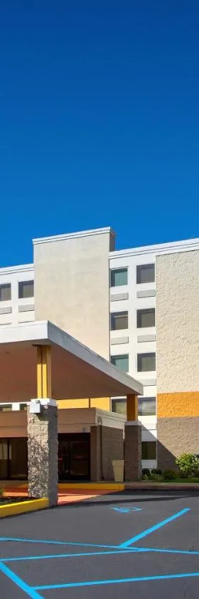 Holiday Inn Express Pittston - Scranton Airport by IHG，位于皮茨顿的酒店