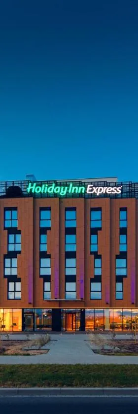Holiday Inn Express - Rzeszow Airport by IHG，位于热舒夫的酒店