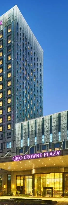 武汉开发区保和皇冠假日酒店，位于武汉的酒店