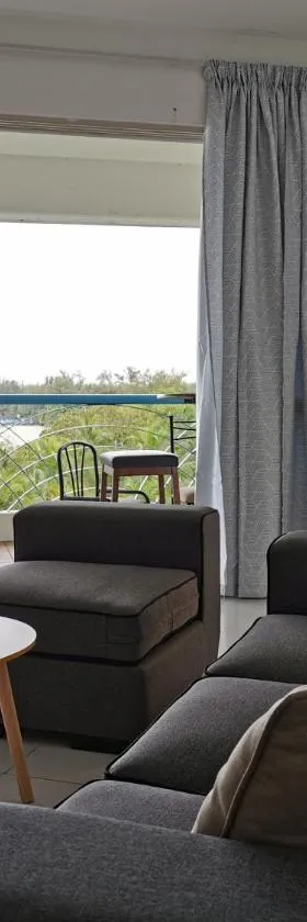 Beachfront Unit at Seri Bulan , Pantai Teluk Kemang，位于Kampong Tanah Merah的酒店