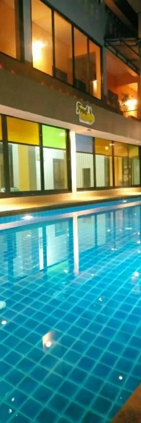 โรงแรมฟร้อนบีช frontbeach，位于班帕那普兰的酒店