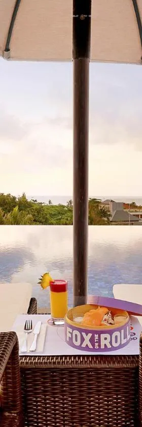 FOX Hotel Jimbaran Beach Bali，位于金巴兰的酒店