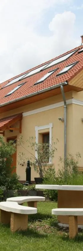 Élet es Energia Egészségjavító Szalon，位于Nagykőrös的酒店