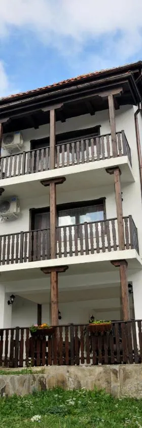 普拉梅纳家庭旅馆及餐厅，位于奥雷沙克的酒店