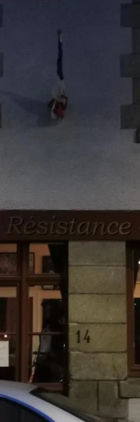 Three rooms above a bar Résistance meuseum，位于Saint-Sébastien的酒店