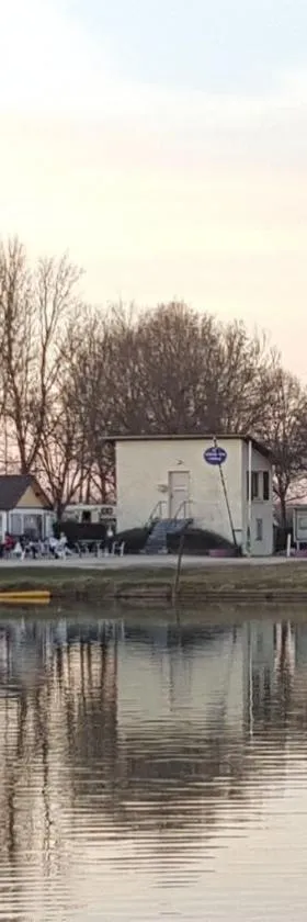 CAMPING LES HERLEQUINS，位于罗斯涅的酒店