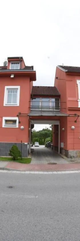 Casino Admiral Velenice - Gmünd，位于捷克韦莱尼采的酒店