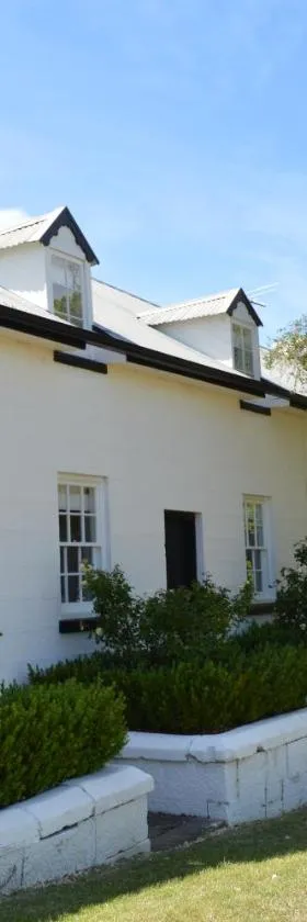Lythgo's Row Colonial Cottages，位于Pontville的酒店