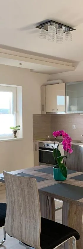 Orchidea Apartmanház Egerszalók，位于艾格扎洛克的酒店