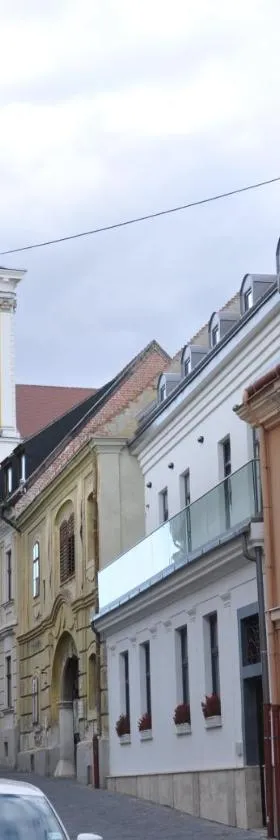 Centrál Vendégház Székesfehérvár，位于塞克希费黑瓦尔的酒店