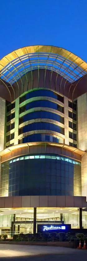 Radisson Blu Kaushambi Delhi NCR，位于加济阿巴德的酒店