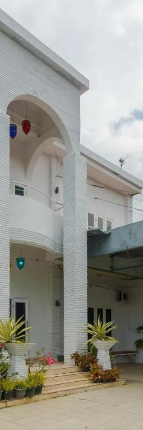 RedDoorz Syariah near Museum Tsunami Aceh 2，位于Geutieue的酒店