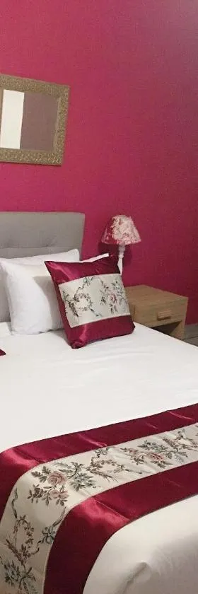 HOTEL HOSTELLERIE DES VOYAGEURS，位于Bonson的酒店