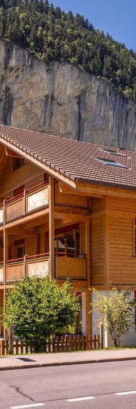 Apartment Breithorn - Charming home - free parking & Wifi，位于劳特布龙嫩的酒店