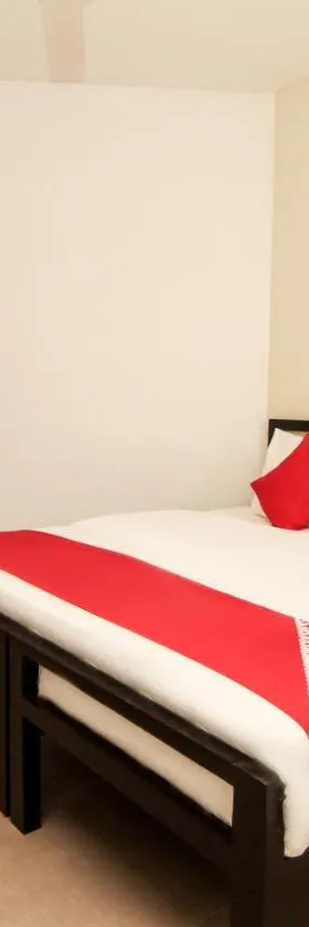 Saninro Hotel - Ragama，位于Ragama的酒店