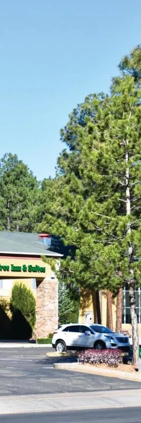 GreenTree Inn & Suites Pinetop，位于派托普湖畔的酒店