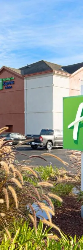 Holiday Inn Express & Suites Watsonville by IHG，位于沃森维尔的酒店