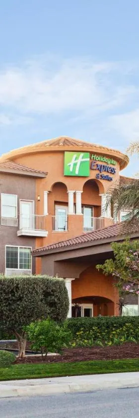 Holiday Inn Express & Suites Corona by IHG，位于科罗娜的酒店