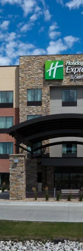 Holiday Inn Express & Suites Fort Dodge by IHG，位于道奇堡的酒店
