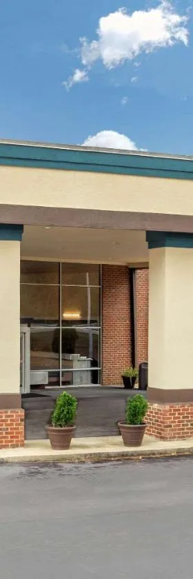 Quality Inn & Suites Apex-Holly Springs，位于埃佩克斯的酒店